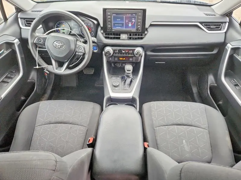 2021 TOYOTA RAV4 XLE  