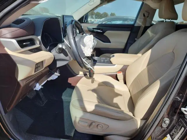 2020 TOYOTA HIGHLANDER XLE  