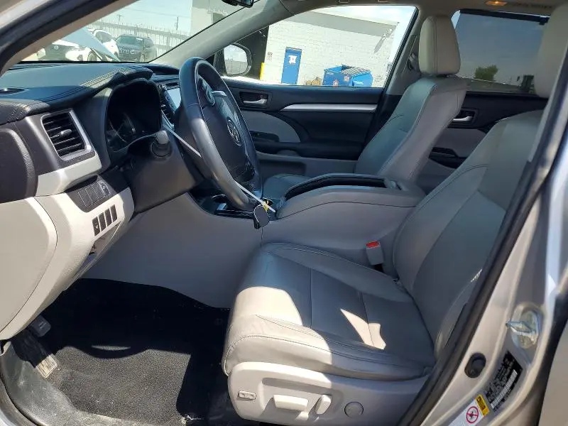 2015 TOYOTA HIGHLANDER XLE  