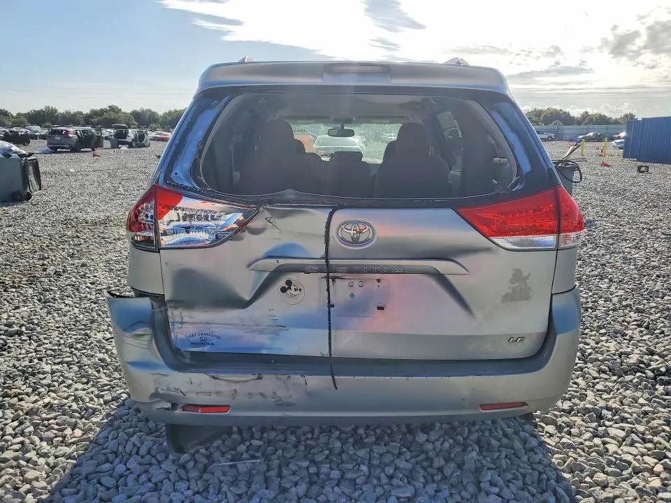 2014 TOYOTA SIENNA LE  