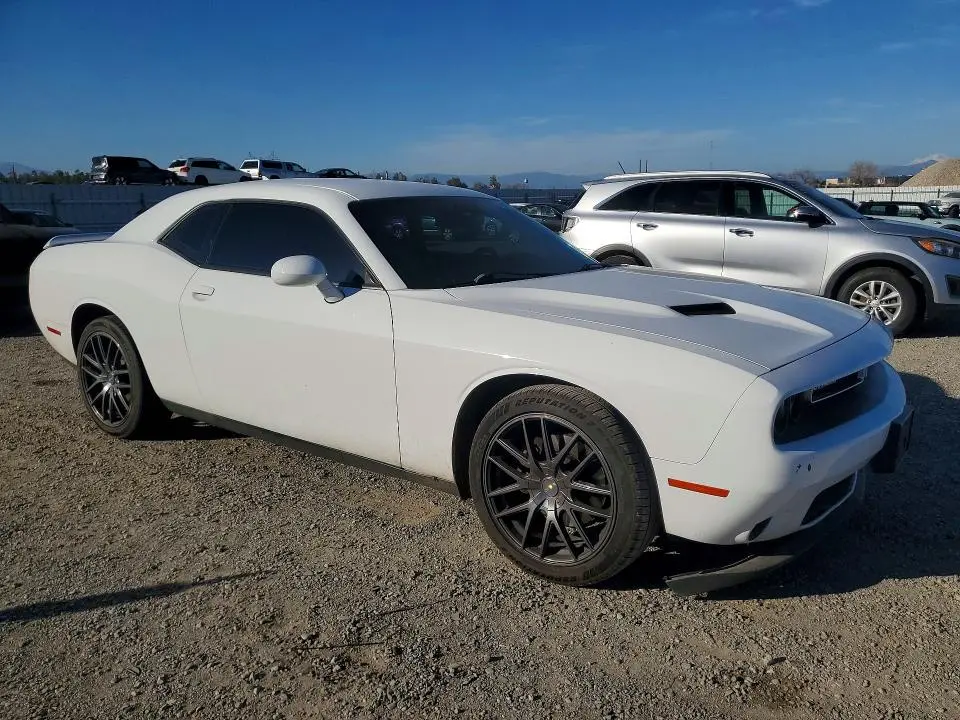 2016 DODGE CHALLENGER SXT  