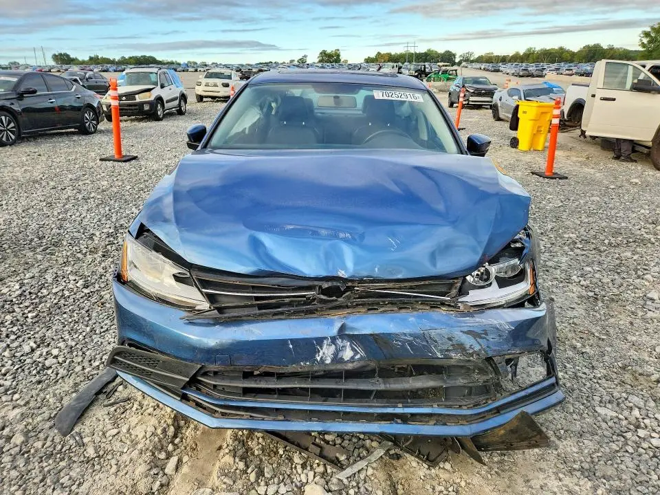 2017 VOLKSWAGEN JETTA SE  