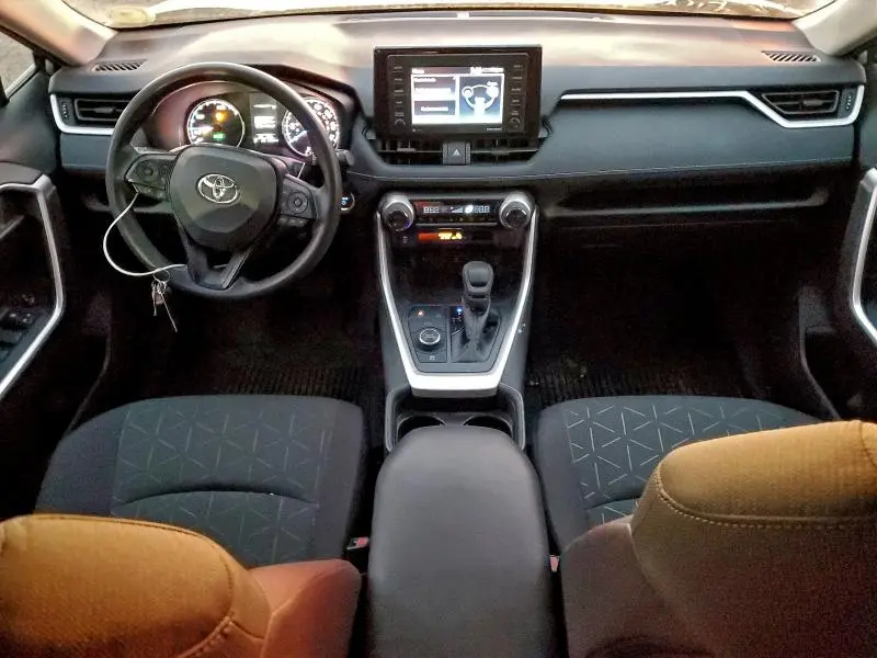 2021 TOYOTA RAV4 XLE  