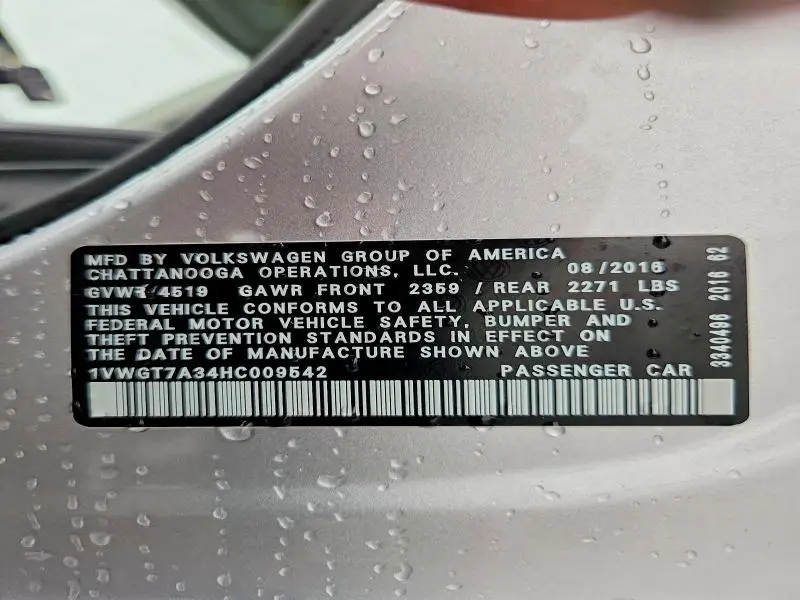 2017 VOLKSWAGEN PASSAT SE  