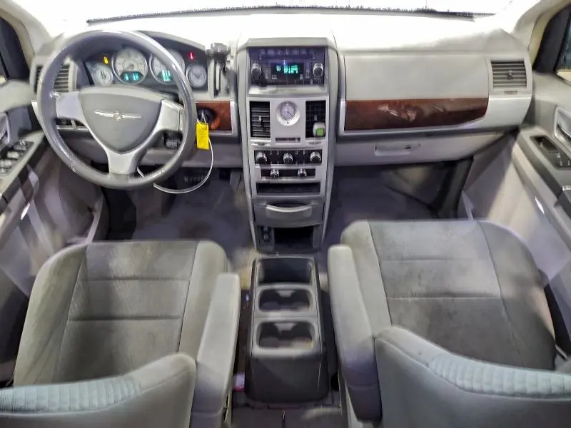 2010 CHRYSLER TOWN & COUNTRY TOURING  