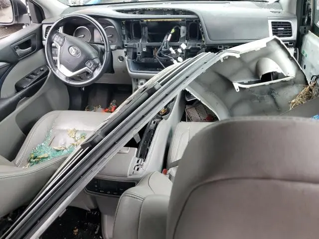 2018 TOYOTA HIGHLANDER SE