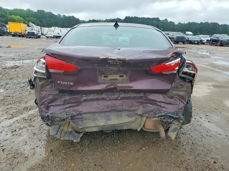 2017 KIA FORTE LX  