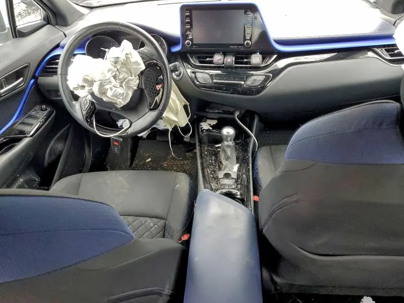 2021 TOYOTA C-HR XLE  