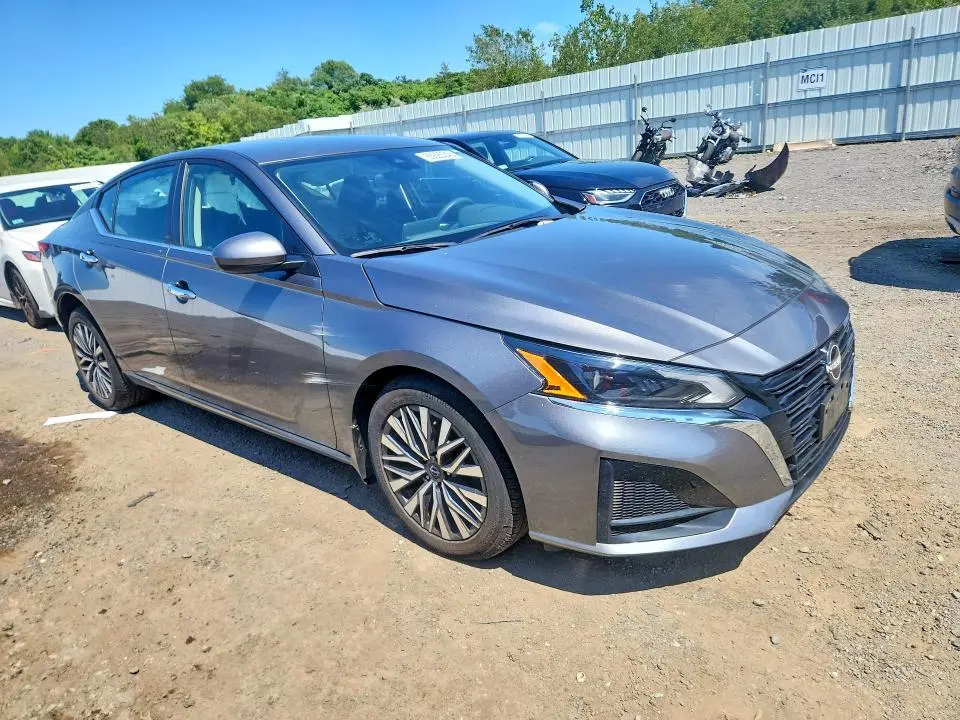 2023 NISSAN ALTIMA SV  