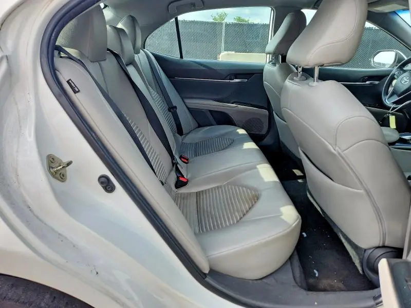 2019 TOYOTA CAMRY SE  