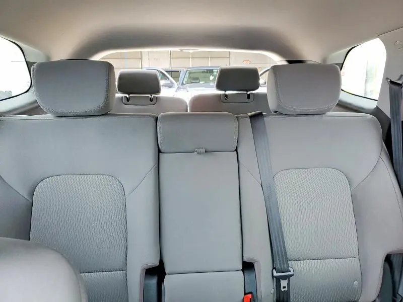 2018 HYUNDAI SANTA FE SE  