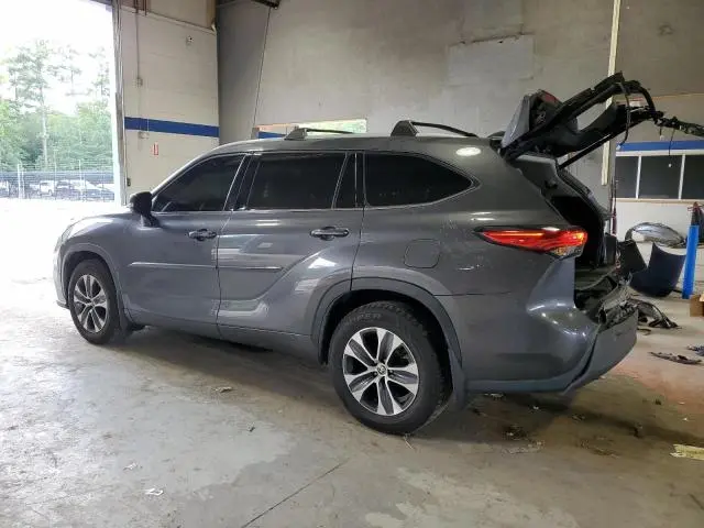 2022 TOYOTA HIGHLANDER XLE  