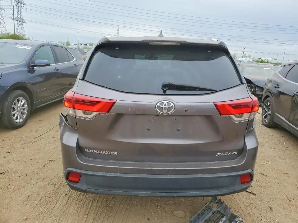 2019 TOYOTA HIGHLANDER XLE  