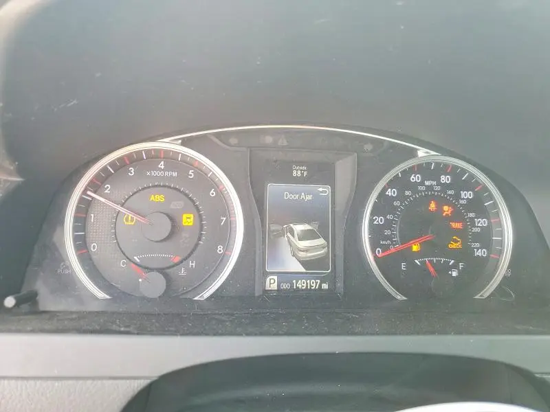 2016 TOYOTA CAMRY SE  