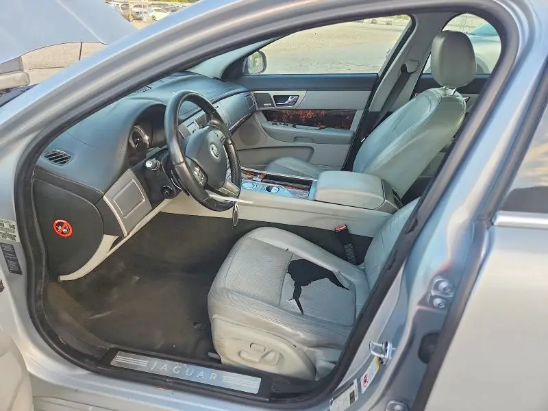 2010 JAGUAR XF PREMIUM  