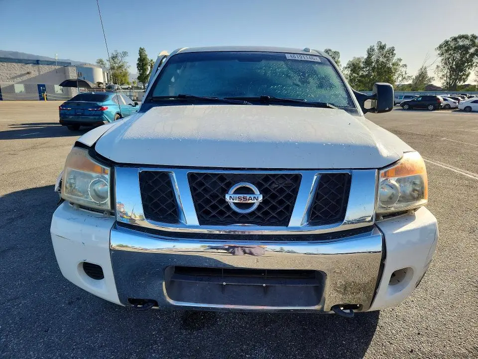 2013 NISSAN TITAN SV  
