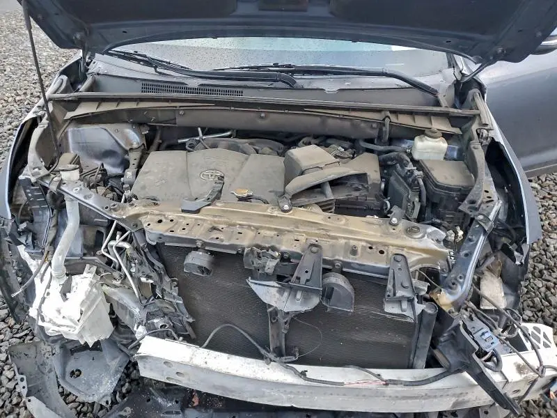 2017 TOYOTA HIGHLANDER SE  