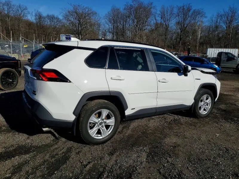 2020 TOYOTA RAV4 XLE  