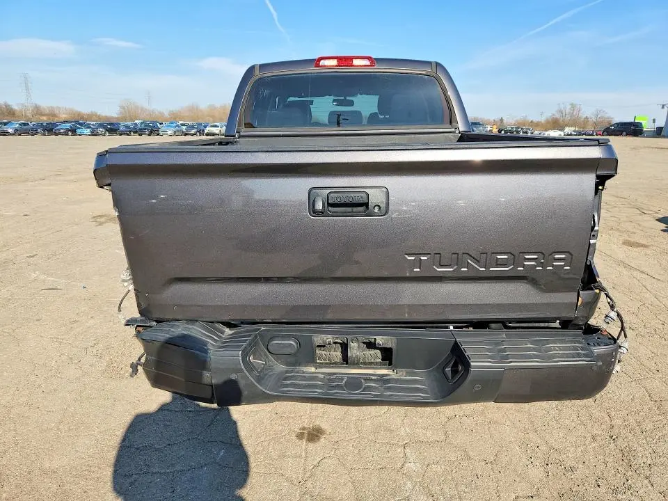 2016 TOYOTA TUNDRA CREWMAX SR5  