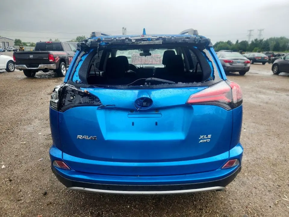 2018 TOYOTA RAV4 XLE  