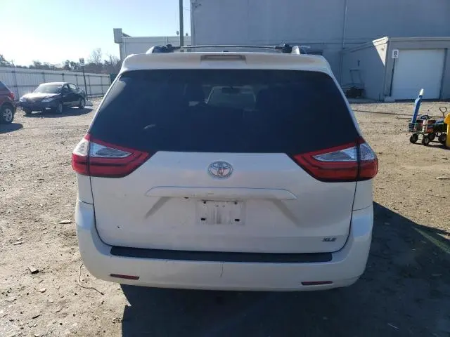 2017 TOYOTA SIENNA XLE  