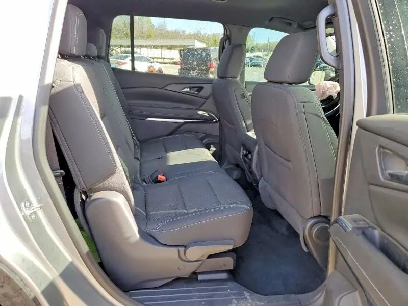 2024 CHEVROLET TRAVERSE LT  