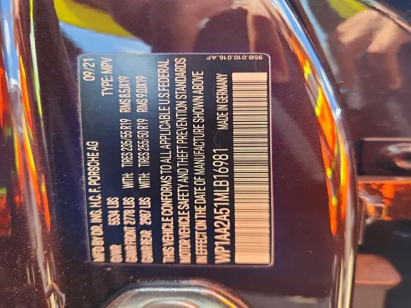 2021 PORSCHE MACAN   