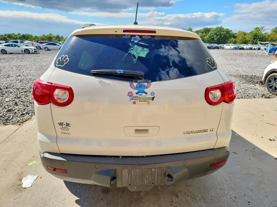 2010 CHEVROLET TRAVERSE LT  