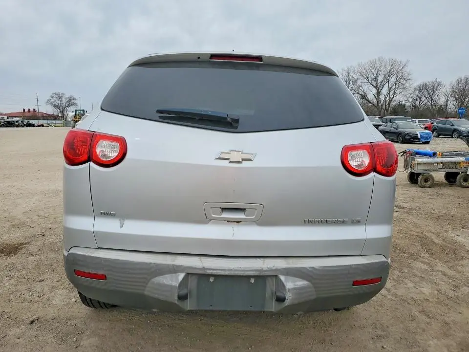 2010 CHEVROLET TRAVERSE LS  