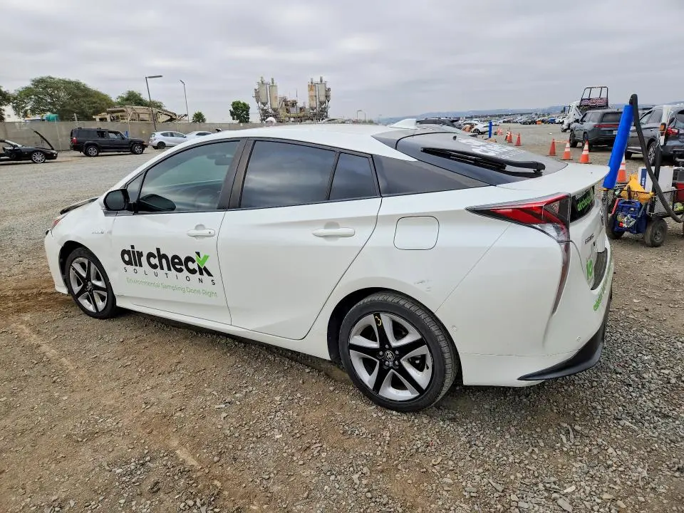 2017 TOYOTA PRIUS THREE TOURING  
