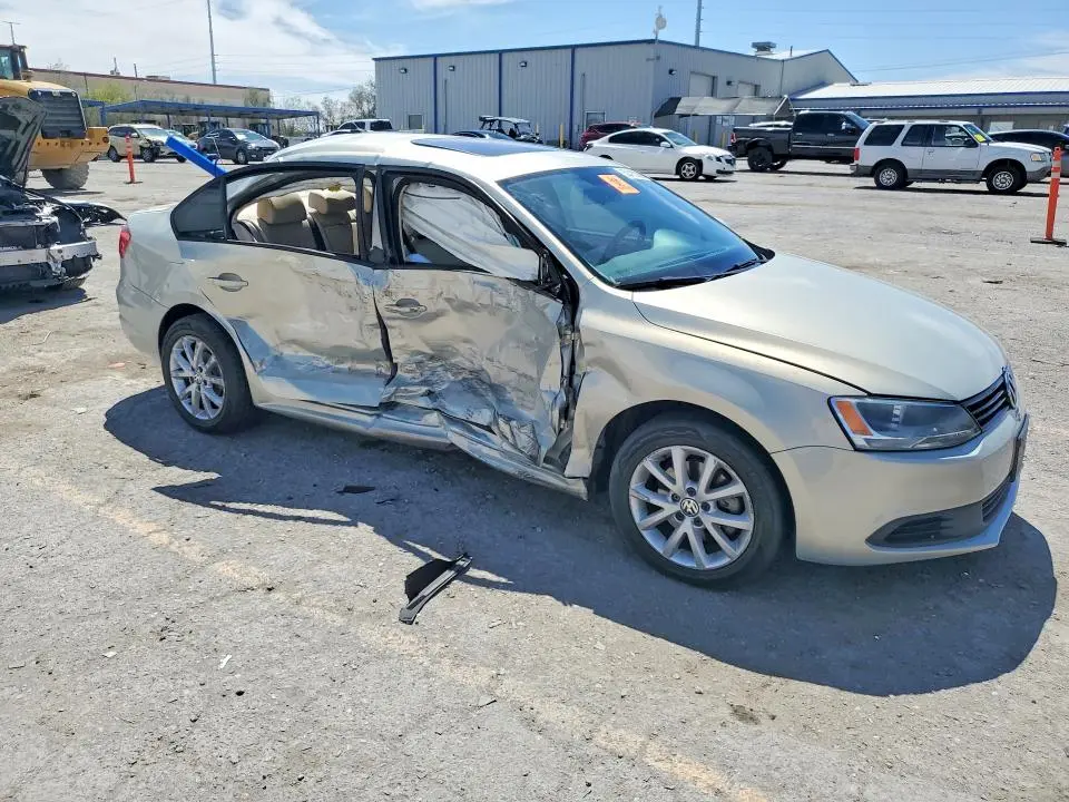 2011 VOLKSWAGEN JETTA SE  