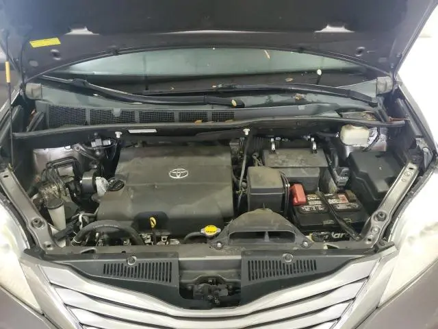 2015 TOYOTA SIENNA XLE  