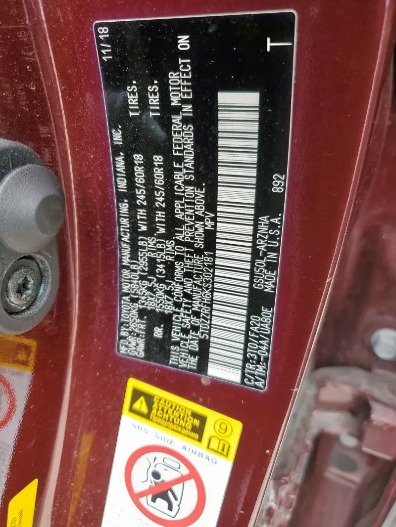 2019 TOYOTA HIGHLANDER LE  