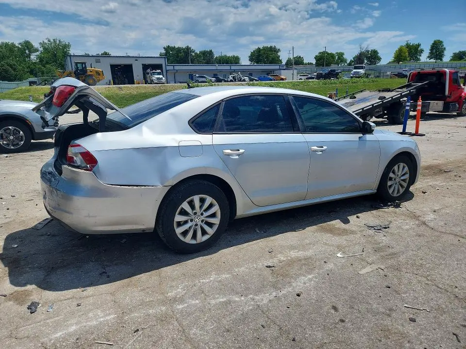 2013 VOLKSWAGEN PASSAT S  