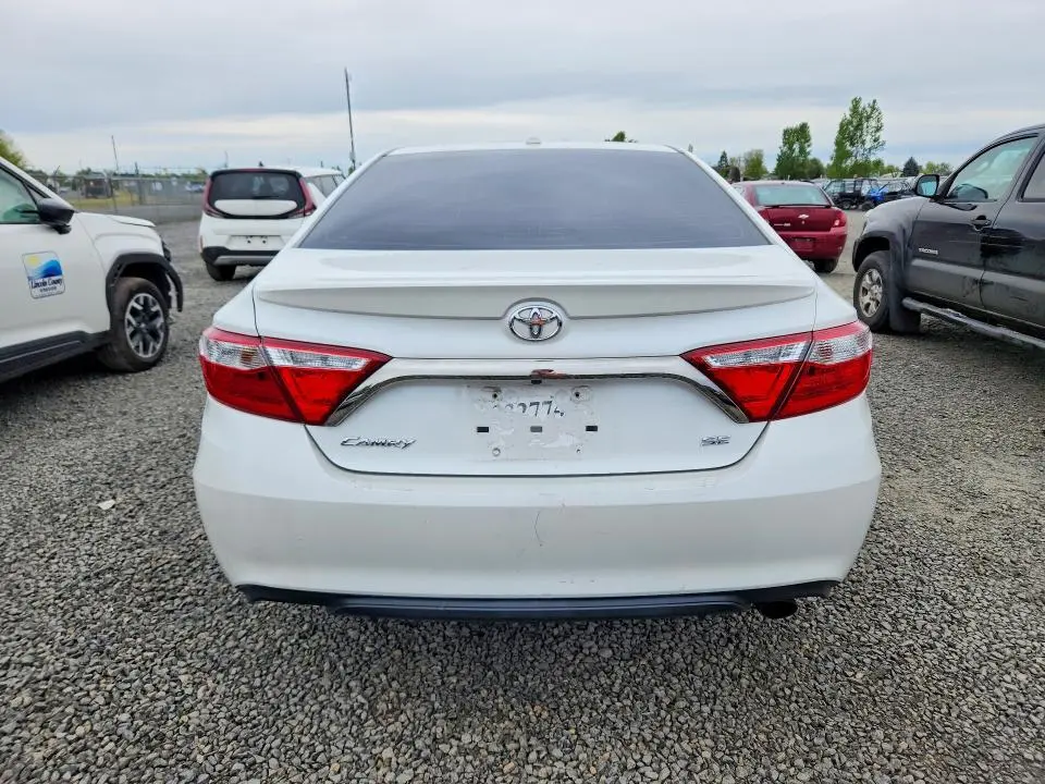 2017 TOYOTA CAMRY SE  