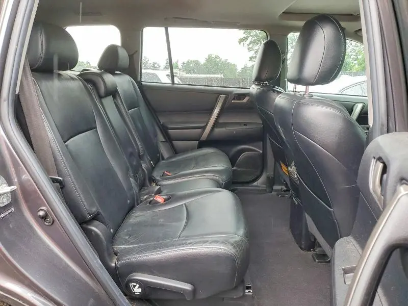 2010 TOYOTA HIGHLANDER SE  
