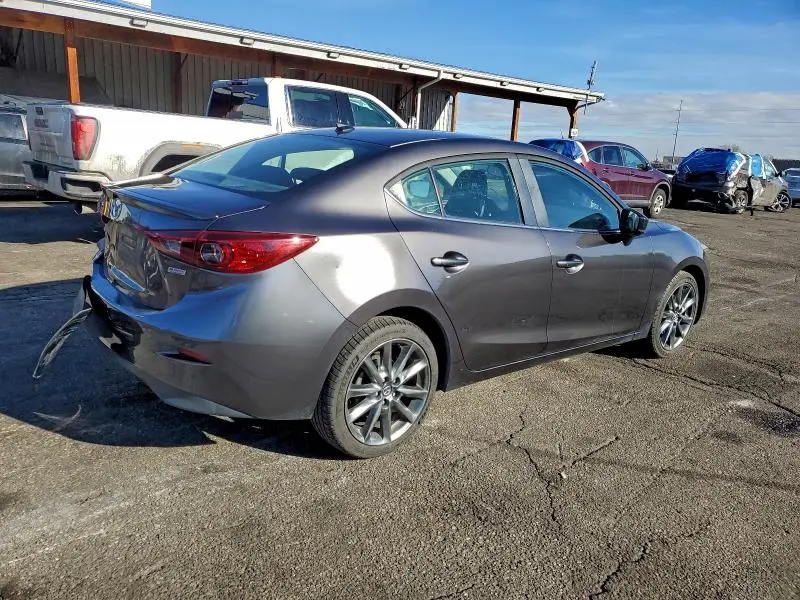 2018 MAZDA 3 TOURING  