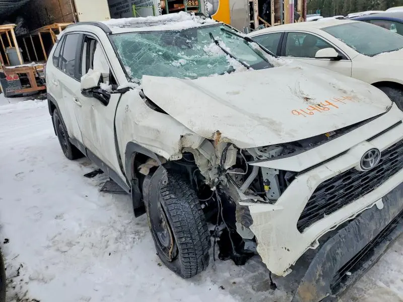 2022 TOYOTA RAV4 XLE  