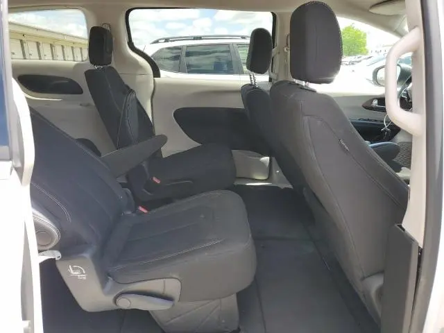 2022 CHRYSLER VOYAGER LX  
