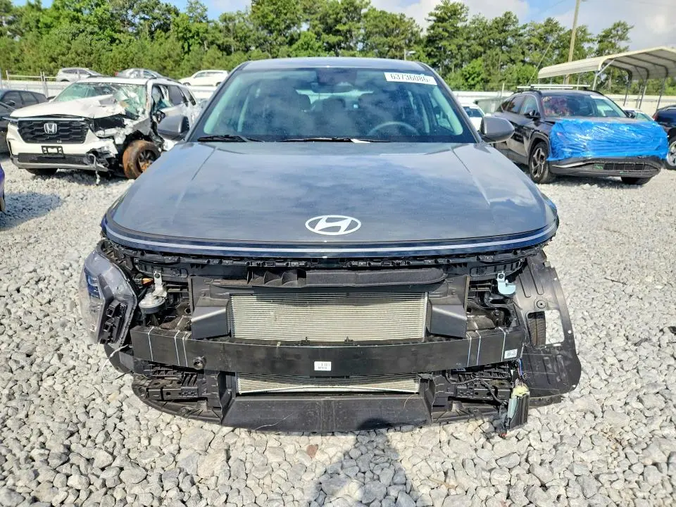 2025 HYUNDAI KONA SE  