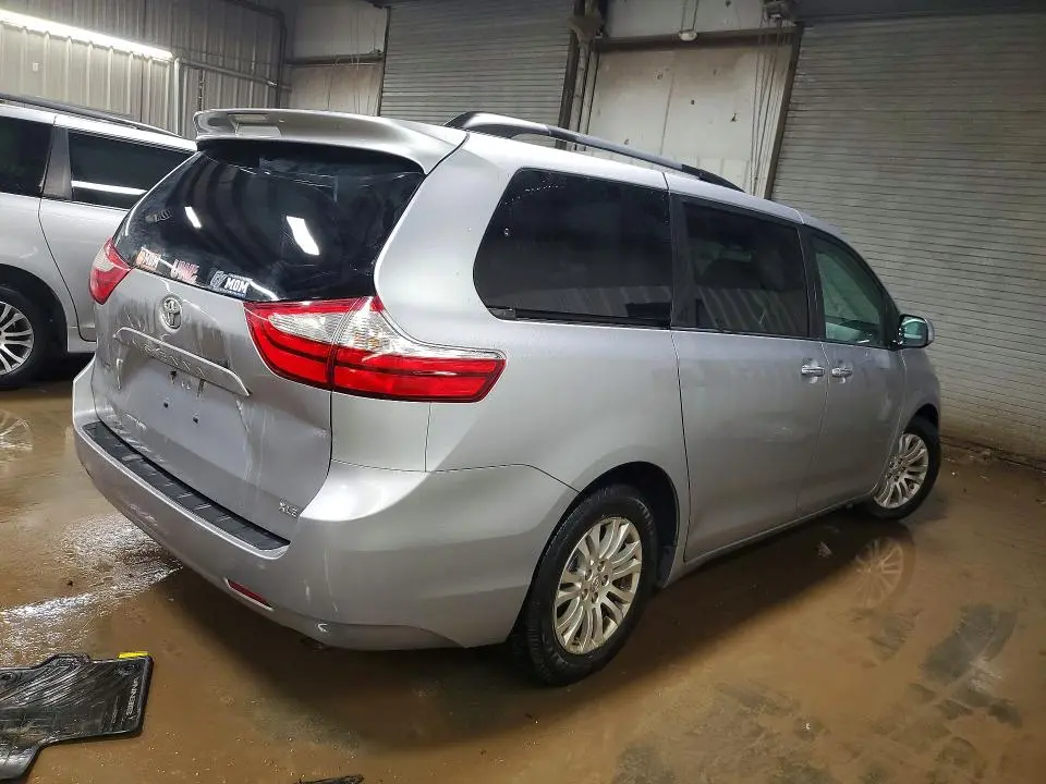 2015 TOYOTA SIENNA XLE 8-PASSENGER  