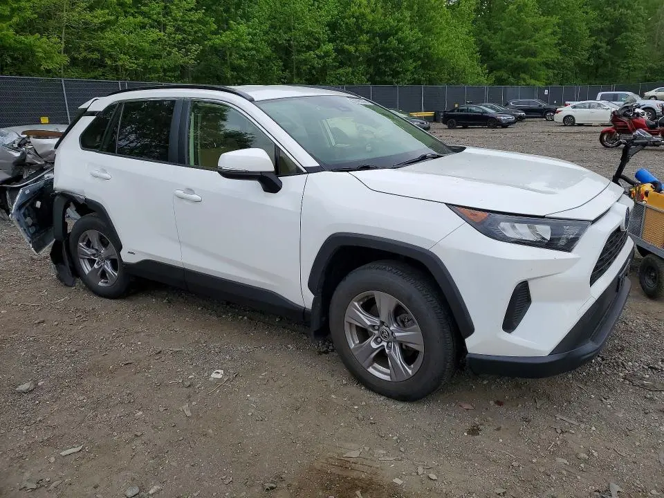 2022 TOYOTA RAV4 LE  