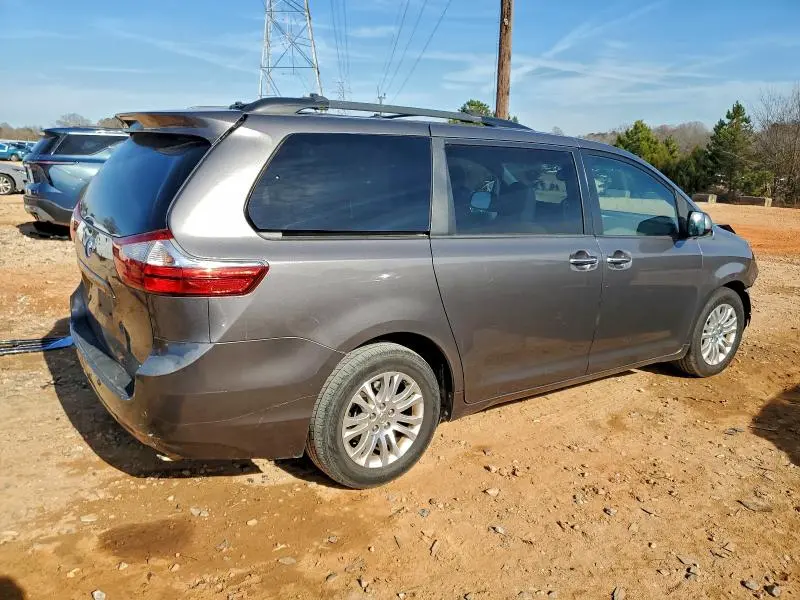 2015 TOYOTA SIENNA XLE  