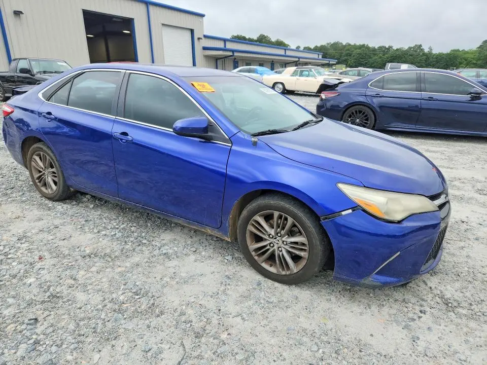 2015 TOYOTA CAMRY SE  