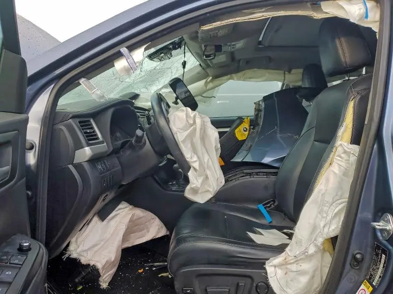 2017 TOYOTA HIGHLANDER SE  