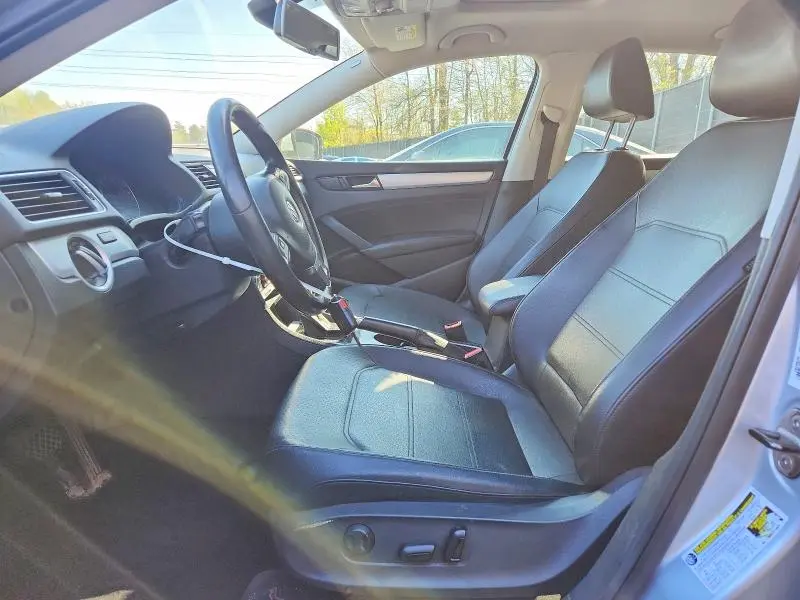 2013 VOLKSWAGEN PASSAT SE  