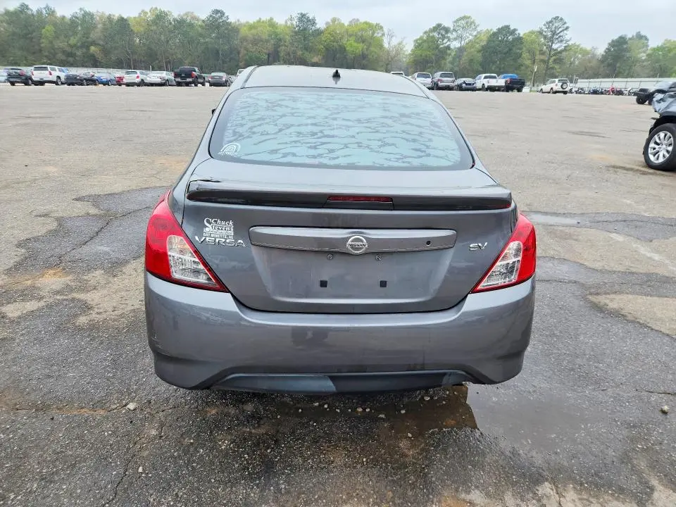 2018 NISSAN VERSA SV  