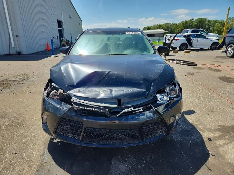 2015 TOYOTA CAMRY SE  