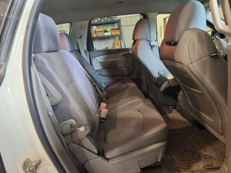 2014 CHEVROLET TRAVERSE LS  