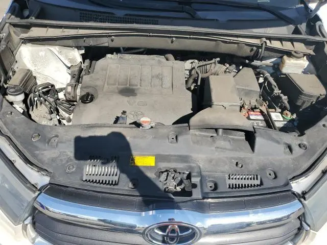 2016 TOYOTA HIGHLANDER LE  